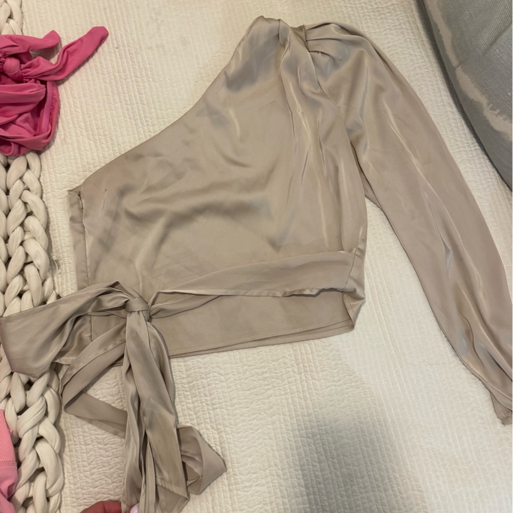 SUPERDOWN one shoulder silver blouse